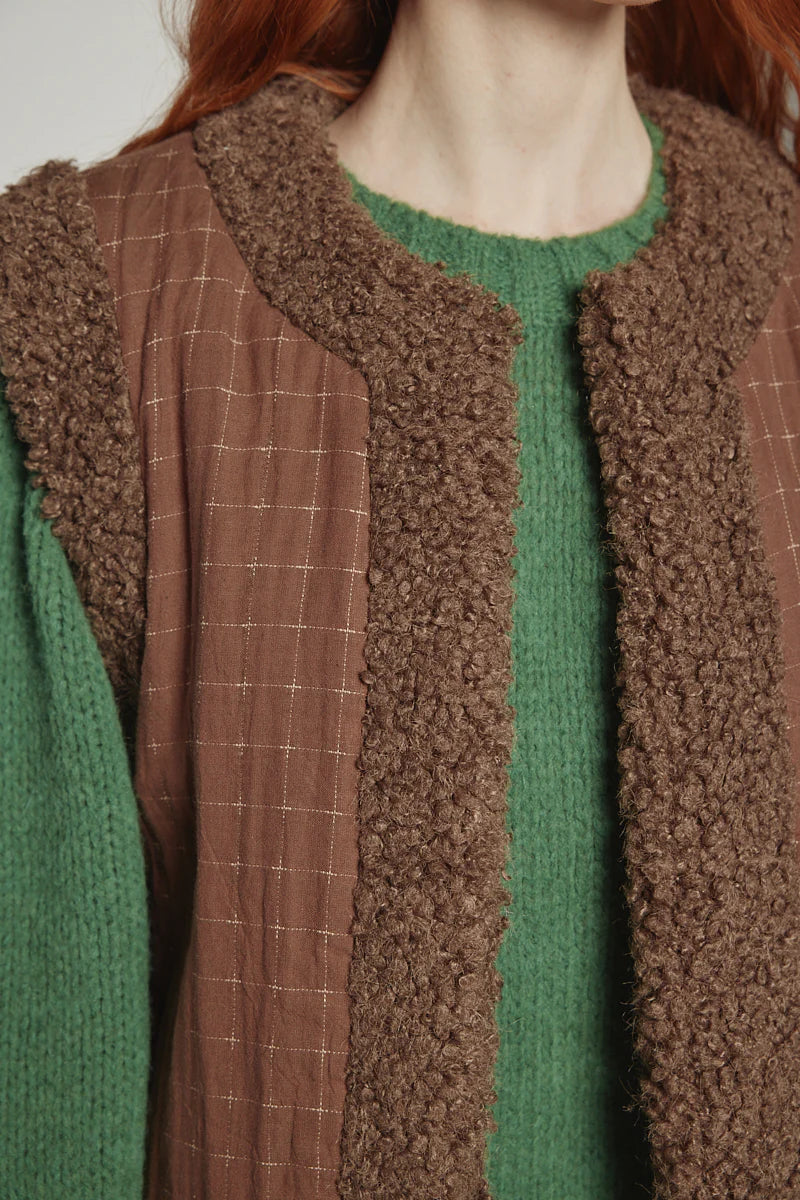 Reversible toggle button vest