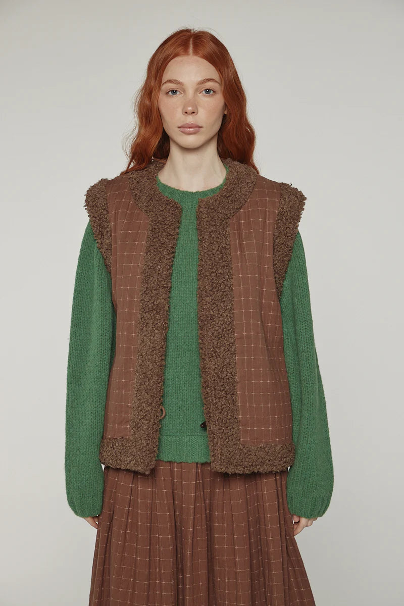 Reversible toggle button vest
