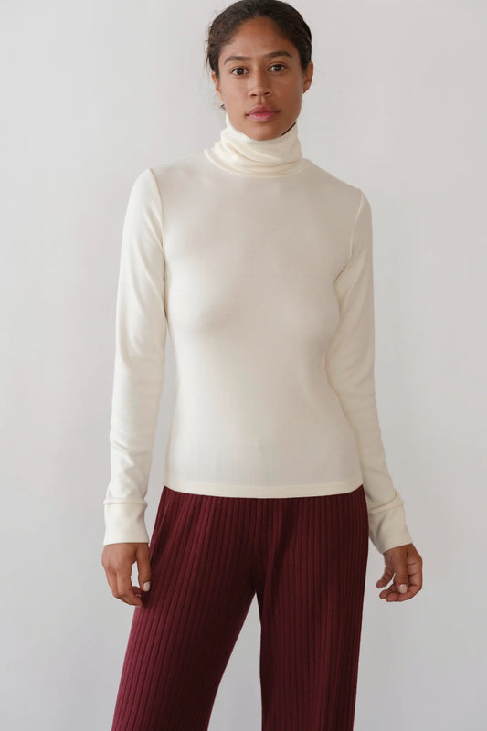 The Baby Rib Turtleneck - Cream