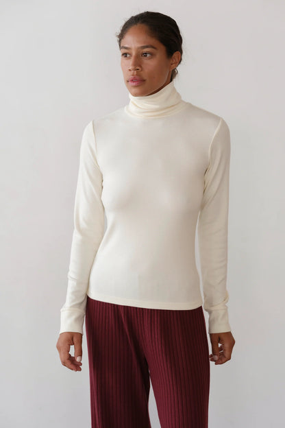 The Baby Rib Turtleneck - Cream