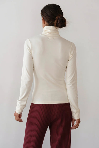 The Baby Rib Turtleneck - Cream