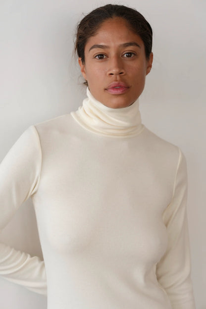 The Baby Rib Turtleneck - Cream