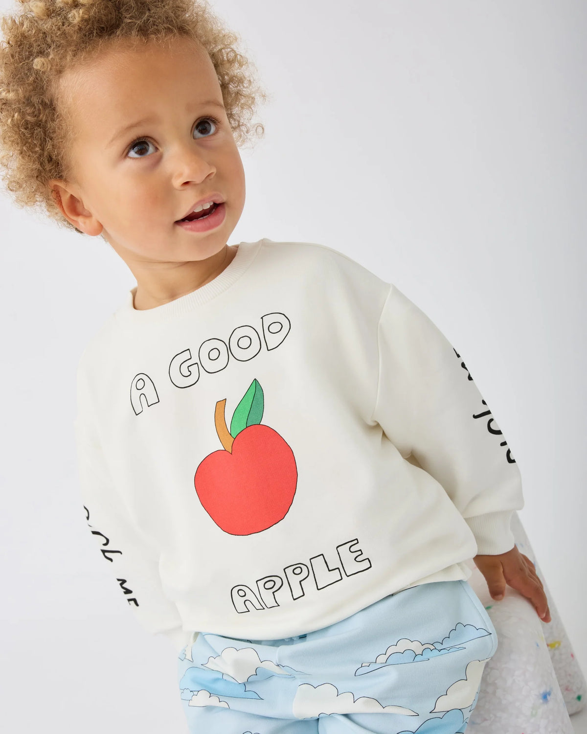 Graphic Sweatshirt - Ivory Apple.